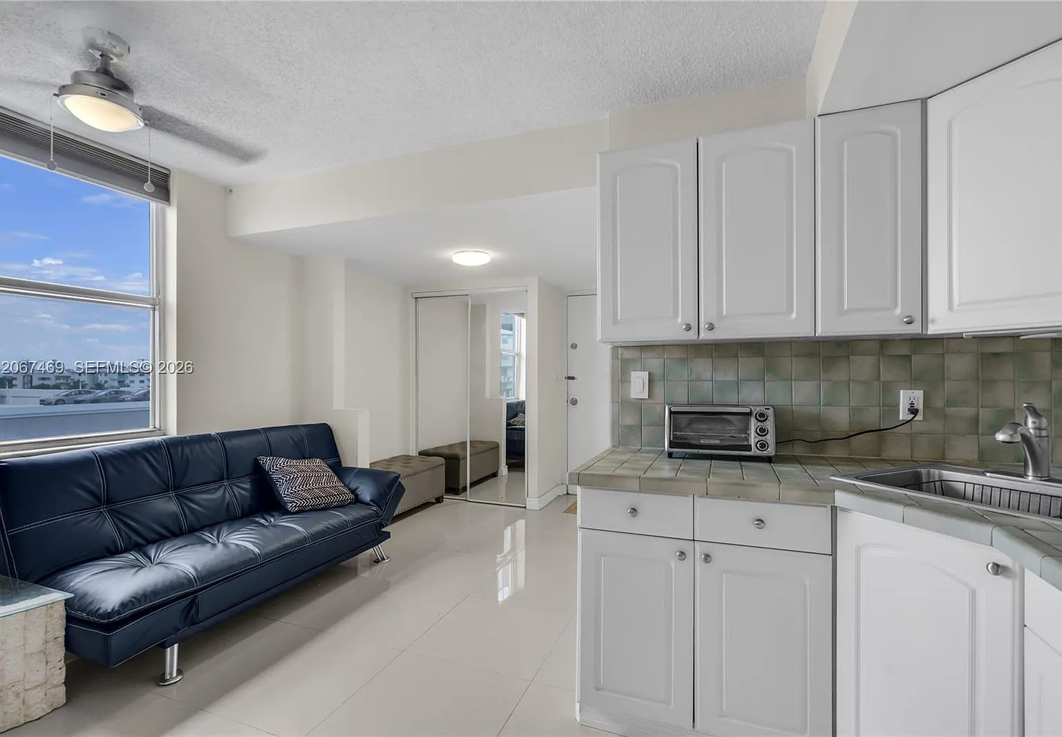 Baycourt Towers Condo — Photo 3