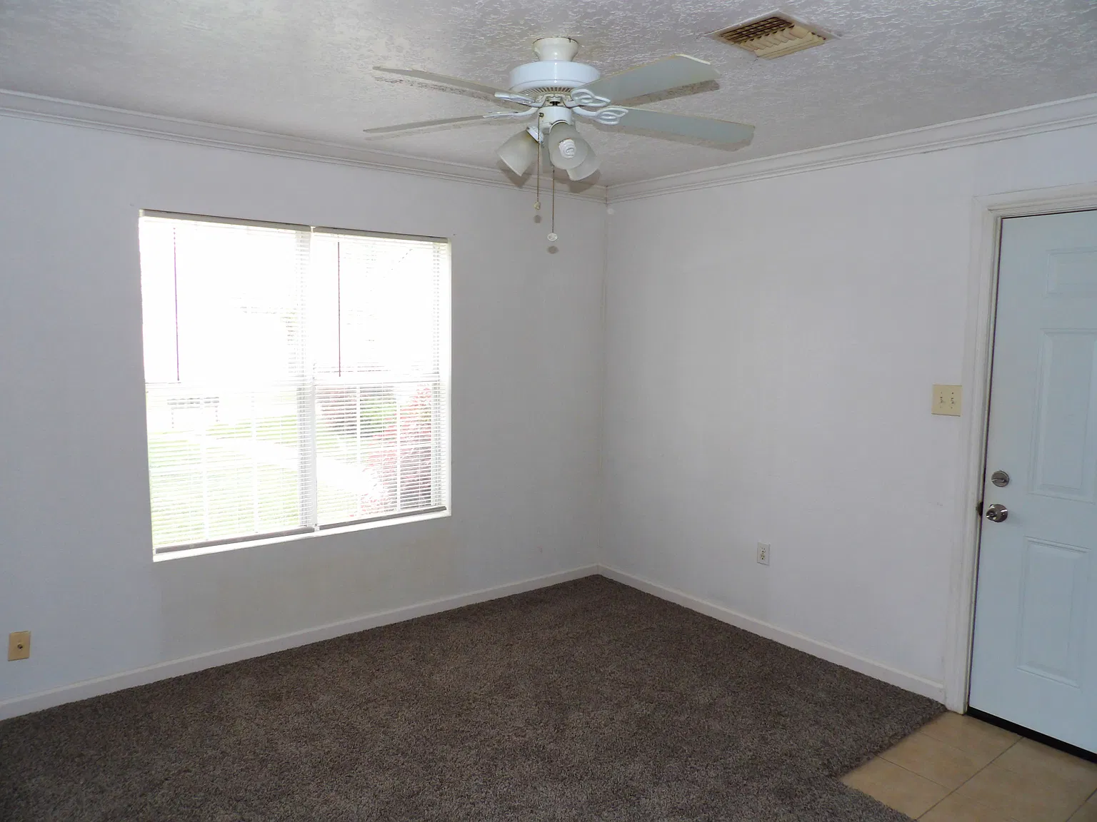 2 bed, 727 sqft, $595 — Photo 2