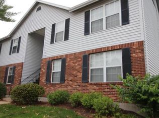 1529 Surrey Ln, Saint Peters, MO 63304