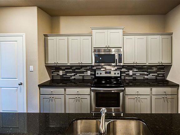 5th image of 3441 Summerway Dr