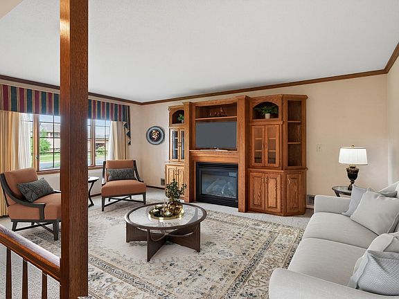 3rd image of 1112 Lyn Way