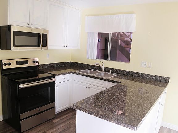 5th image of 17131 W Bernardo Dr