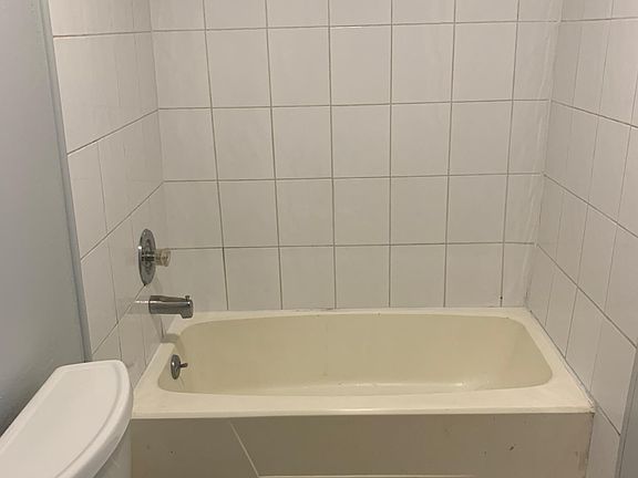 4th image of 825 Wadsworth Ave #2