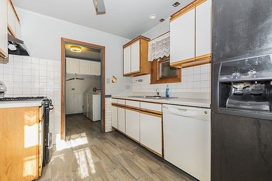 3rd image of 4033 Dean Dr