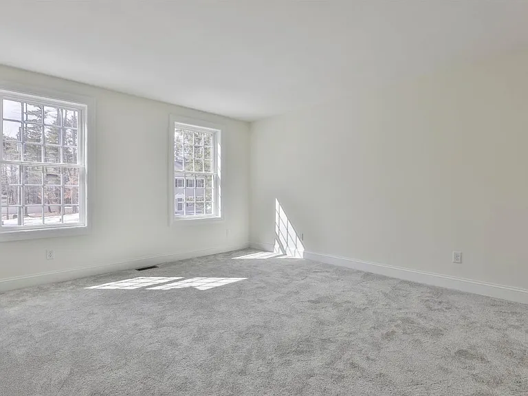 22 Reeds Ferry Way — Photo 44