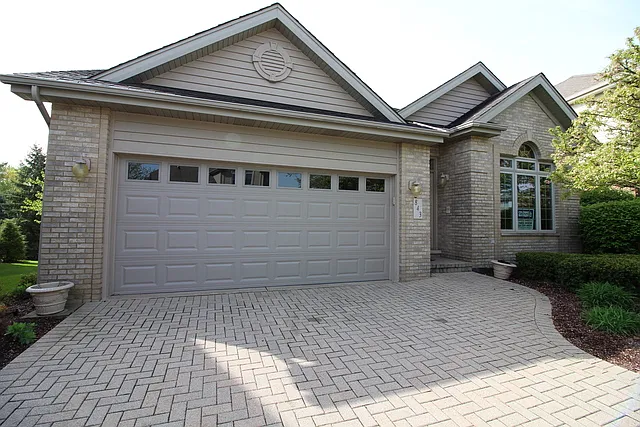 843 Breton Lakes Dr photo 1