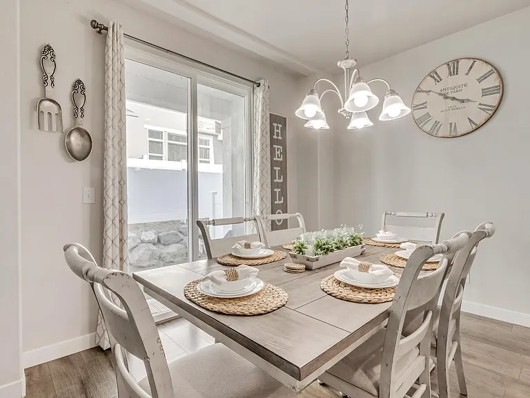 8136 S 5910 W — Photo 8