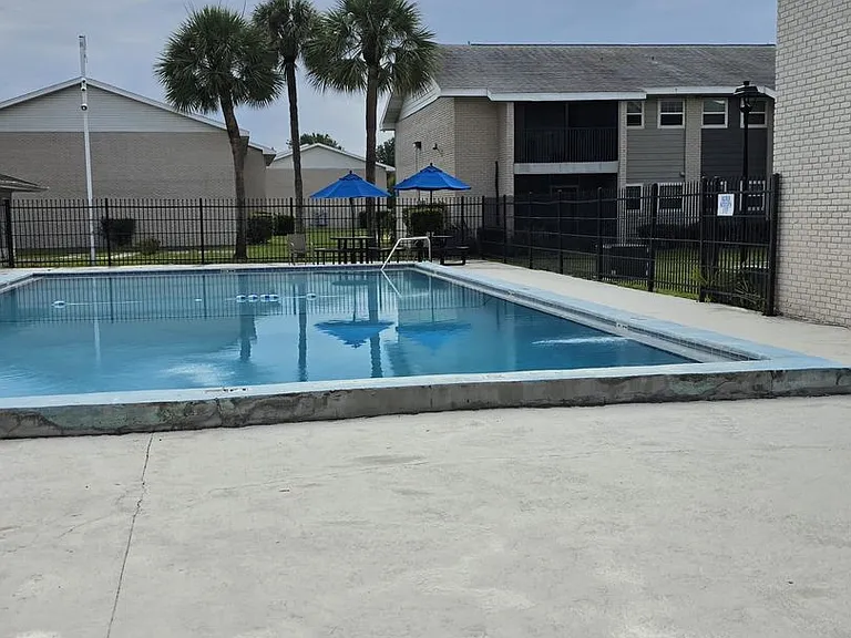 801 Sky Lake Cir #B — Photo 6