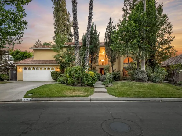 811 E Country View Cir, Fresno, CA 93730
