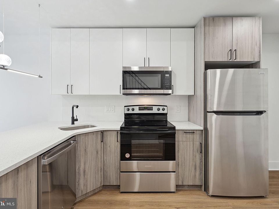 1st image of 528 W Berks St #1