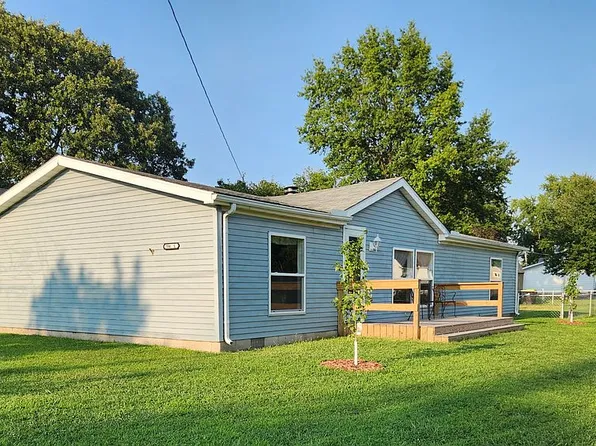 204 5th St, Illiopolis, IL 62539