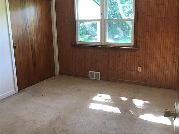 3rd image of 382 Cadman Dr