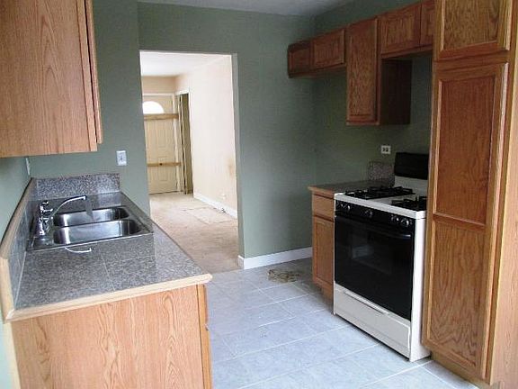 4th image of 1058 Ashton Ct