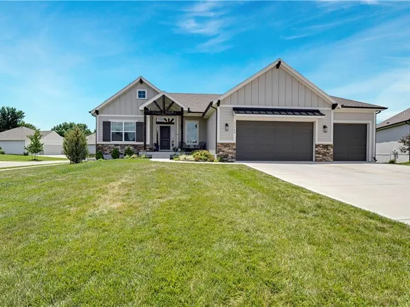 17766 S Myrna Dr, Olathe, KS 66062