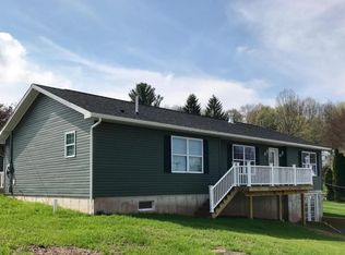 2 Maplewood Dr, Honesdale, PA 18431