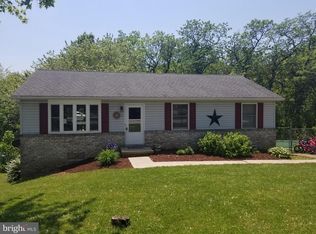 19 Loop Dr, Hanover, PA 17331