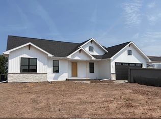 N8864 Galway Ln, Menasha, WI 54952