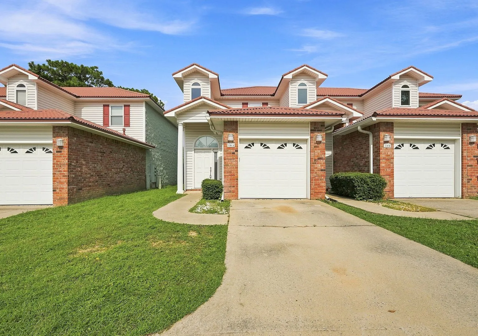 Updated 2 Bedroom Townhome Near Eglin AFB! — Photo 1