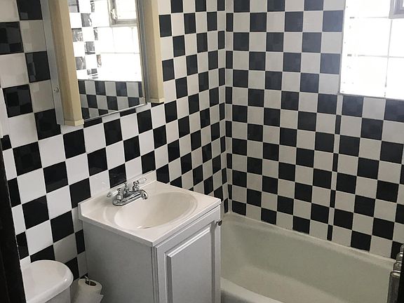 2nd image of 2954 W Waveland Ave #1