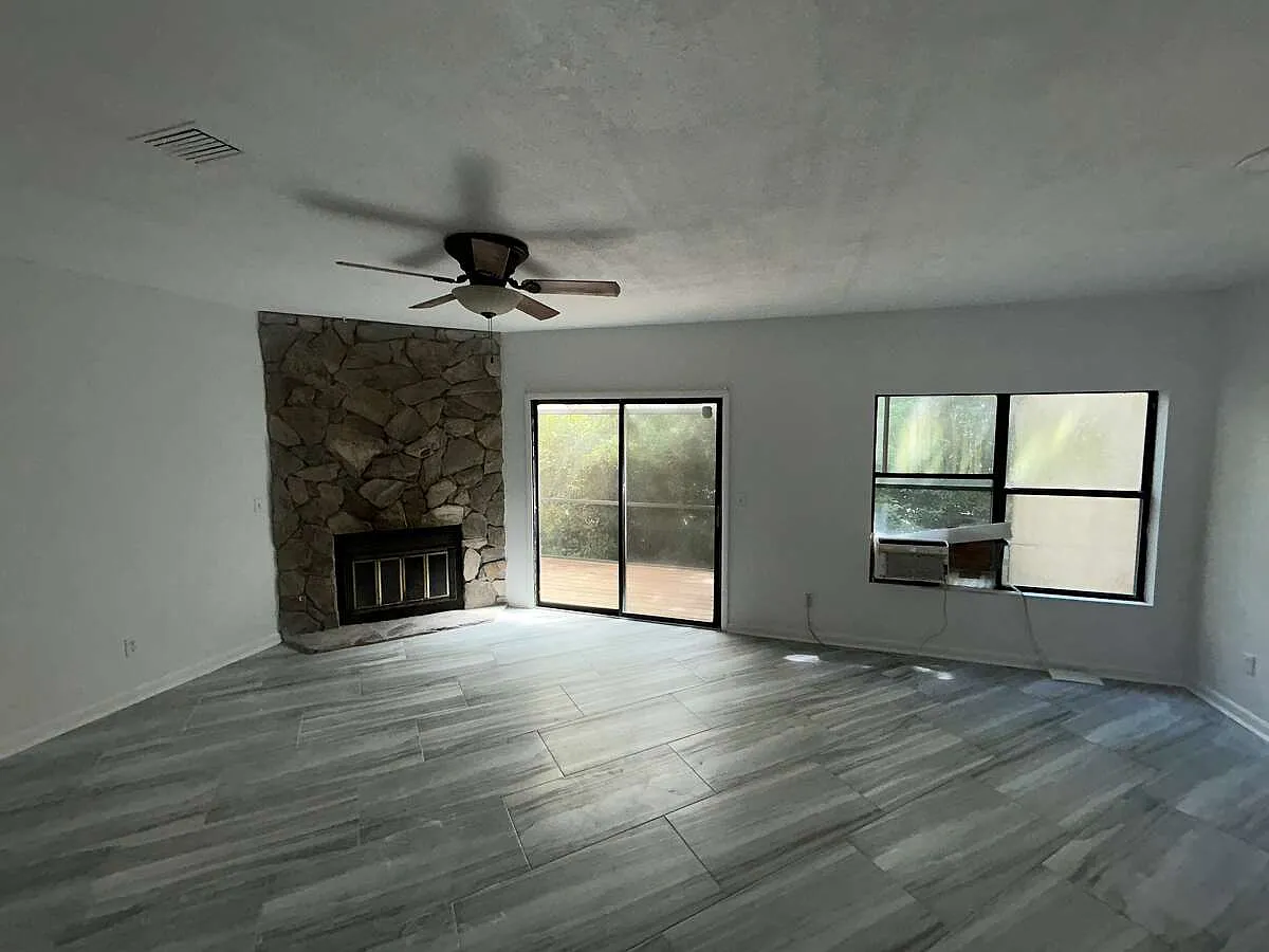 3 bed, 1340 sqft, $2,050 — Photo 3