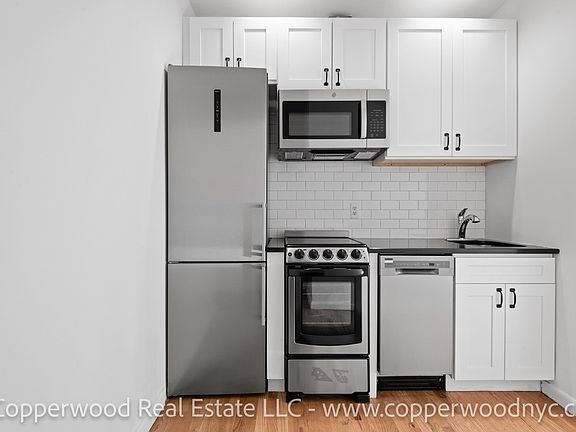3rd image of 402 E 78th St APT 20