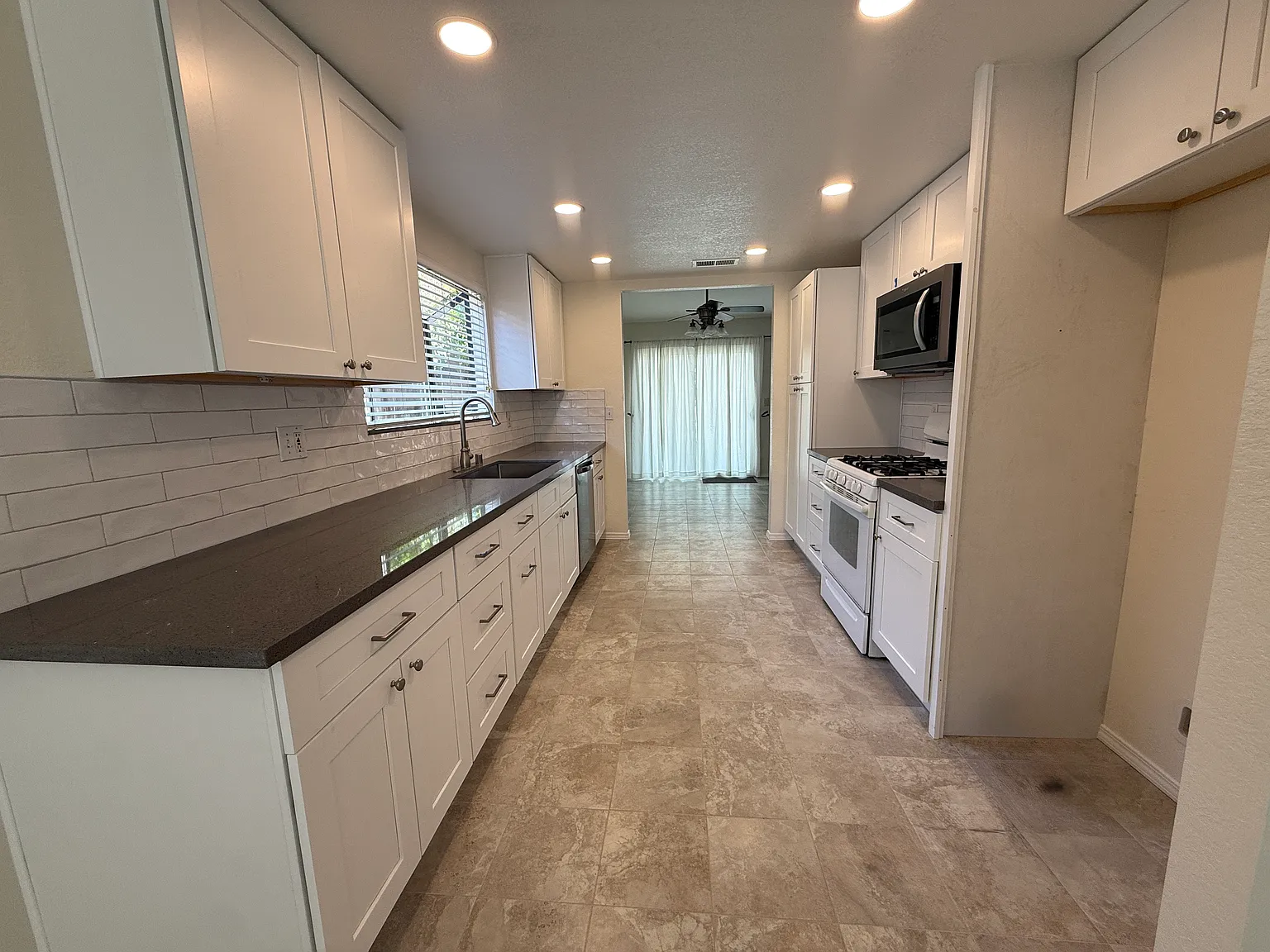 3 bed, 1442 sqft, $2,745 — Photo 4