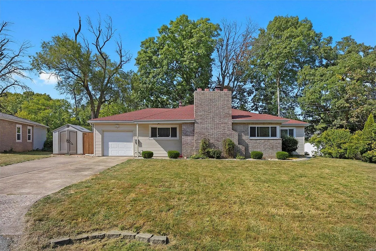 5 Lakeview Dr photo 1