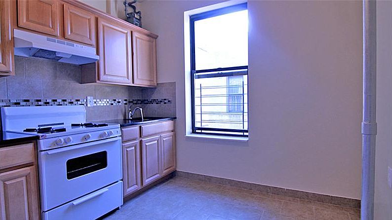 1st image of 2300 Grand Ave