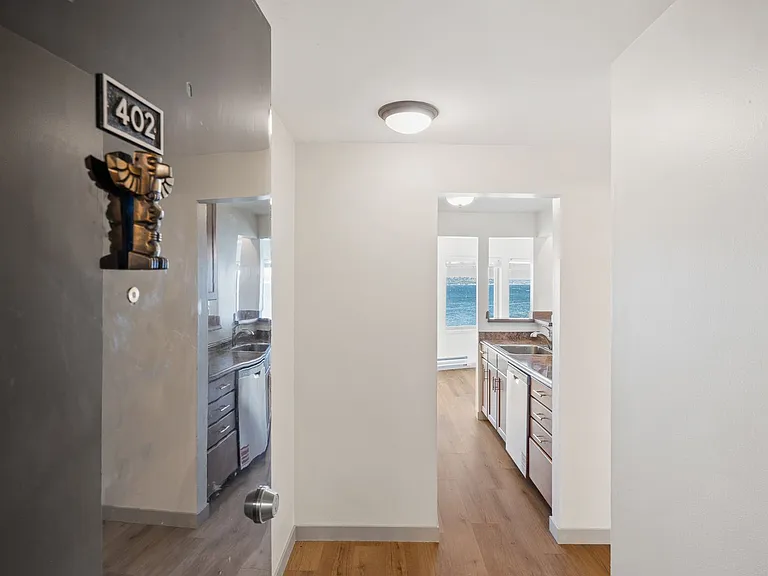 Alki Shores Apartments — Photo 16