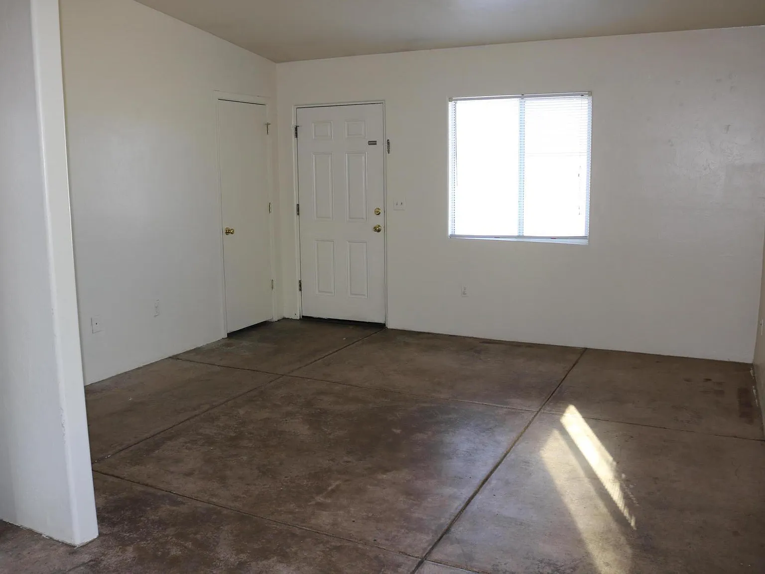 2 bed, 1.0 bath, 763 sqft, $950 — Photo 2