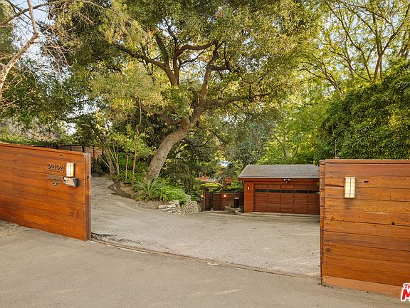 2nd image of 2424 Nichols Canyon Rd