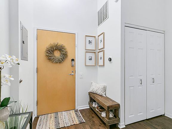 4th image of 523 S Plymouth Ct APT 303