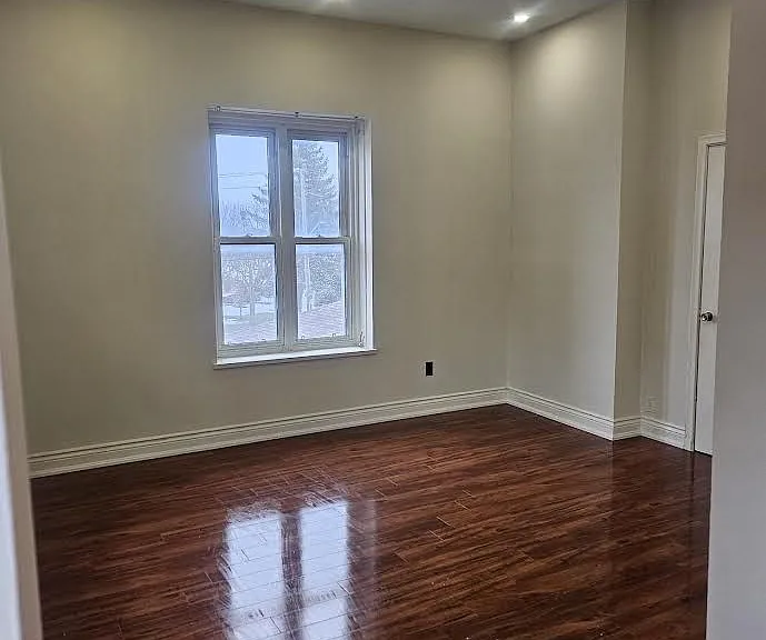 8 Wellington St #4 — Photo 2
