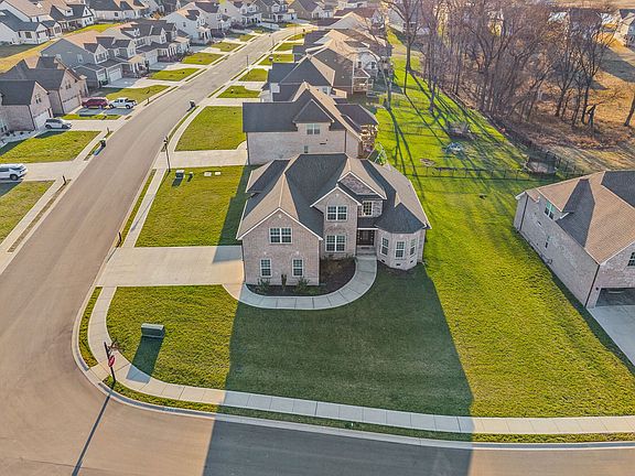 4th image of 1481 English Oak Dr
