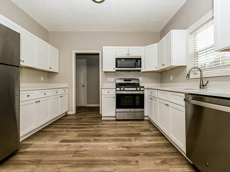 135 Stratmore Pl — Photo 9