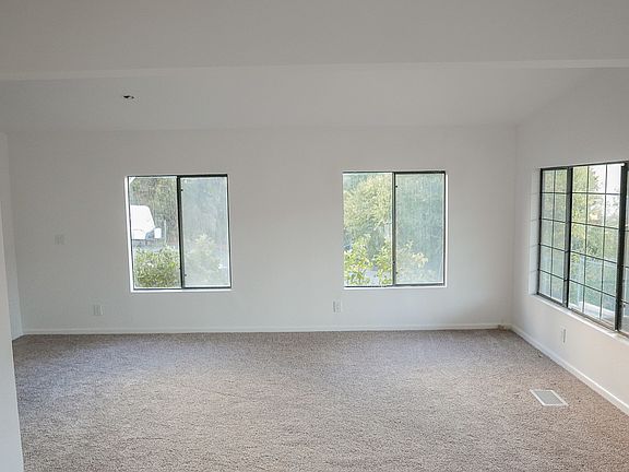 4th image of 4025 State St Space 1