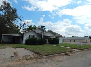 1202 Childress St, Wellington, TX 79095