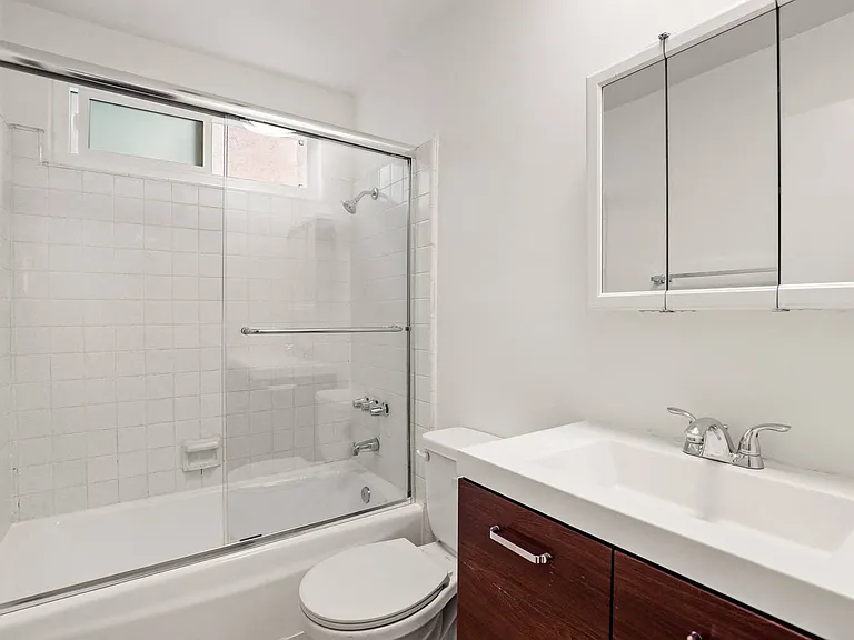 Bathroom with a Bathtub and Glass Doors