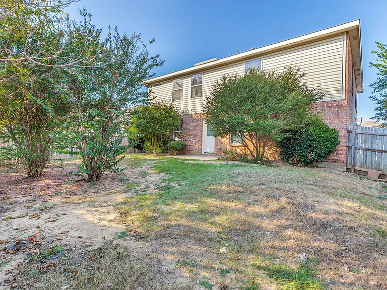 1145 Maplewood Ln — Photo 24