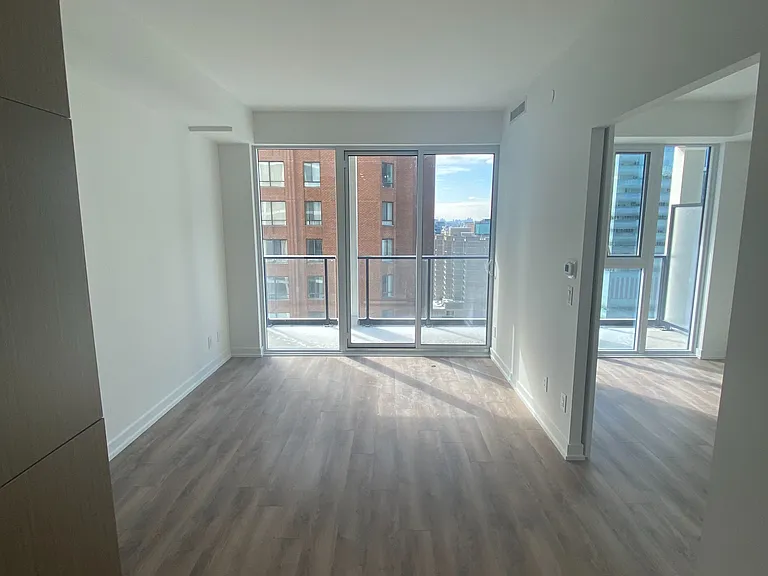 20 Edward St #1713 — Photo 11