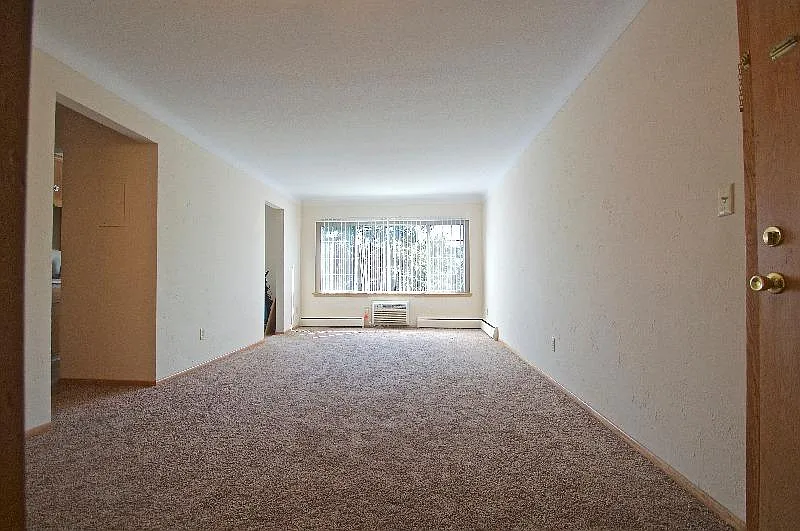 Lexlawn Apartments — Photo 3