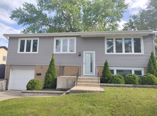 8907 W 91st Pl, Oak Lawn, IL