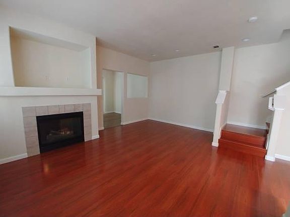 5th image of 319 Oleander Dr
