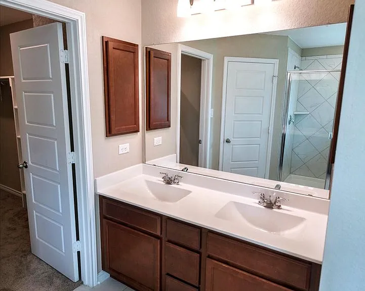 107 Kyle Cv — Photo 33