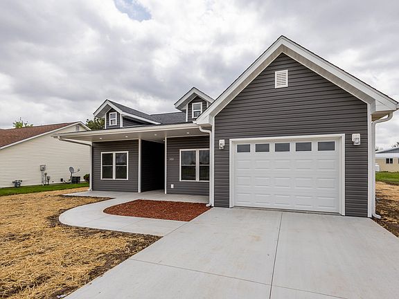 5th image of 300 Redbud Rd