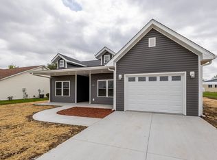 300 Redbud Rd, Vandalia, MO 63382
