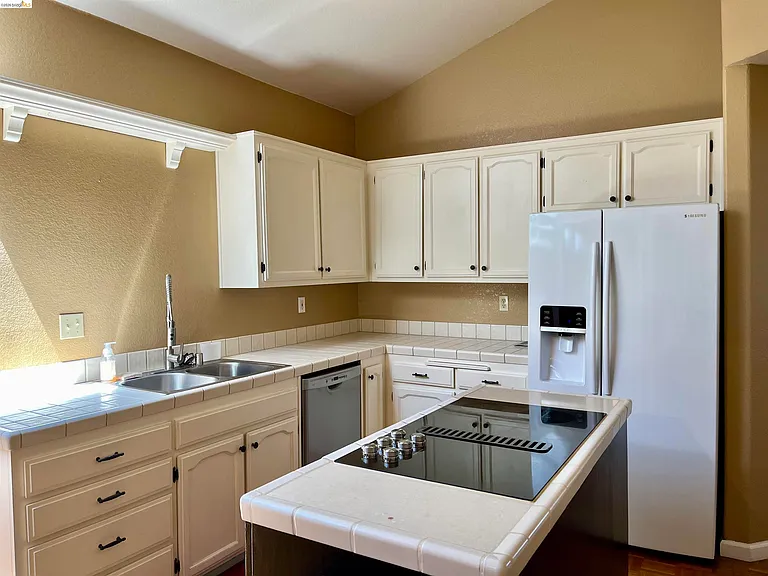 2420 Wayfarer Ct — Photo 10