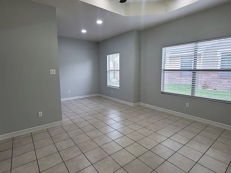 503 E 3rd St #4 — Photo 3