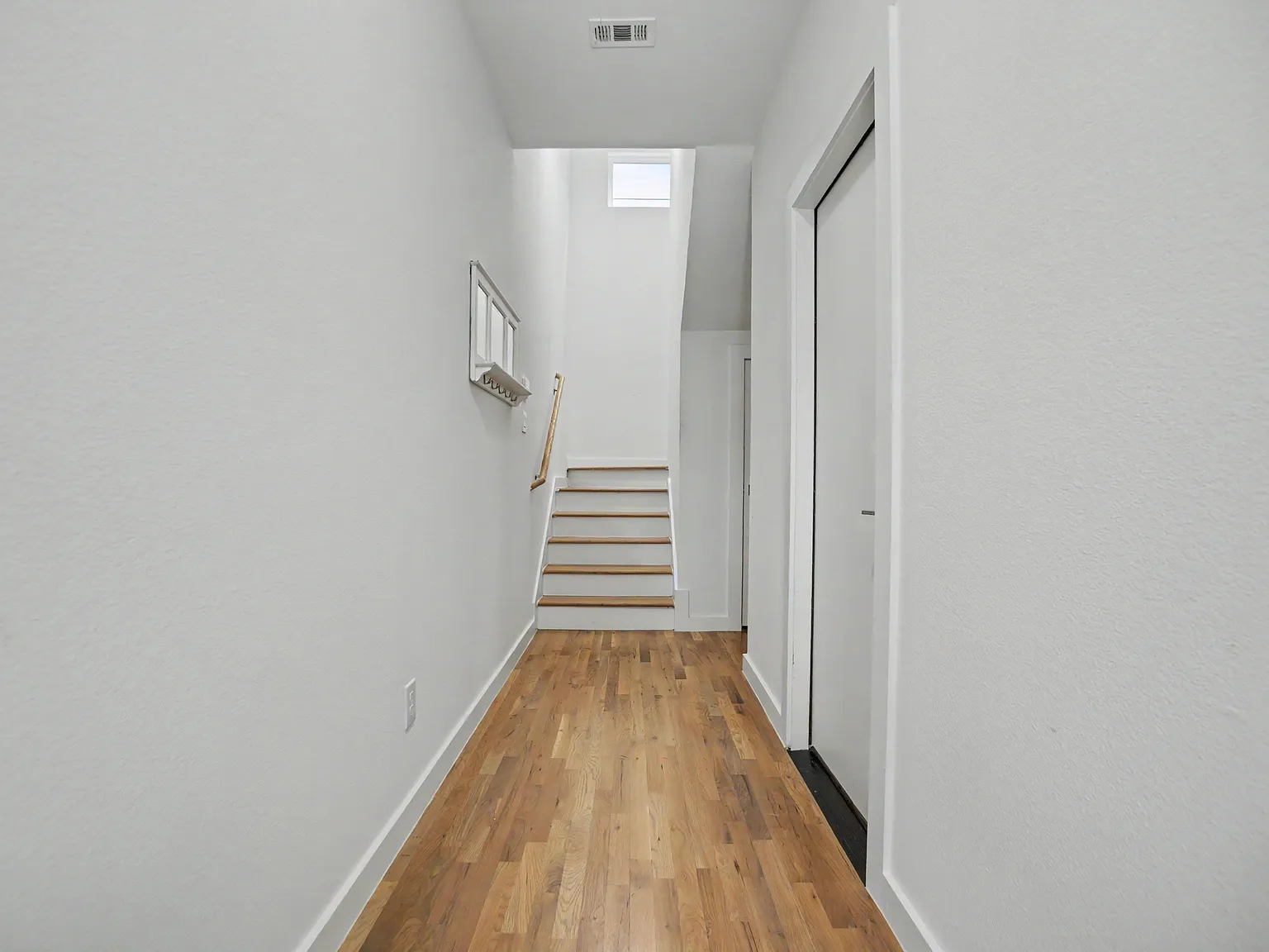 3 bed, 1749 sqft, $3,450 — Photo 2