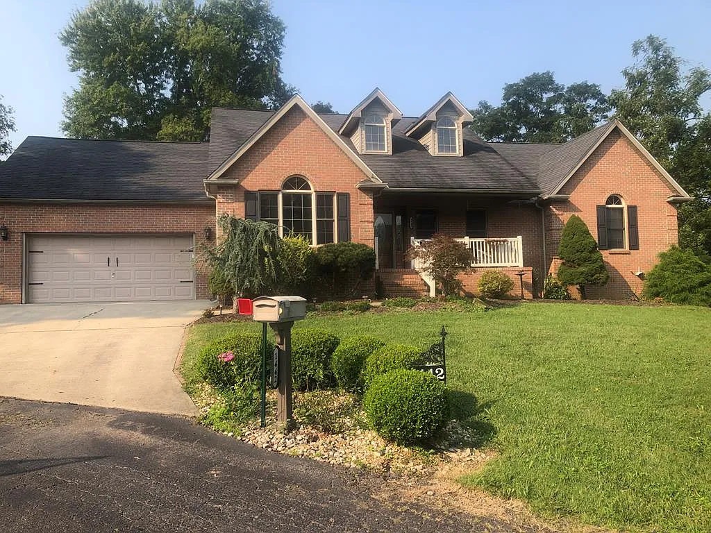 1442 Rosemount Rd photo 1